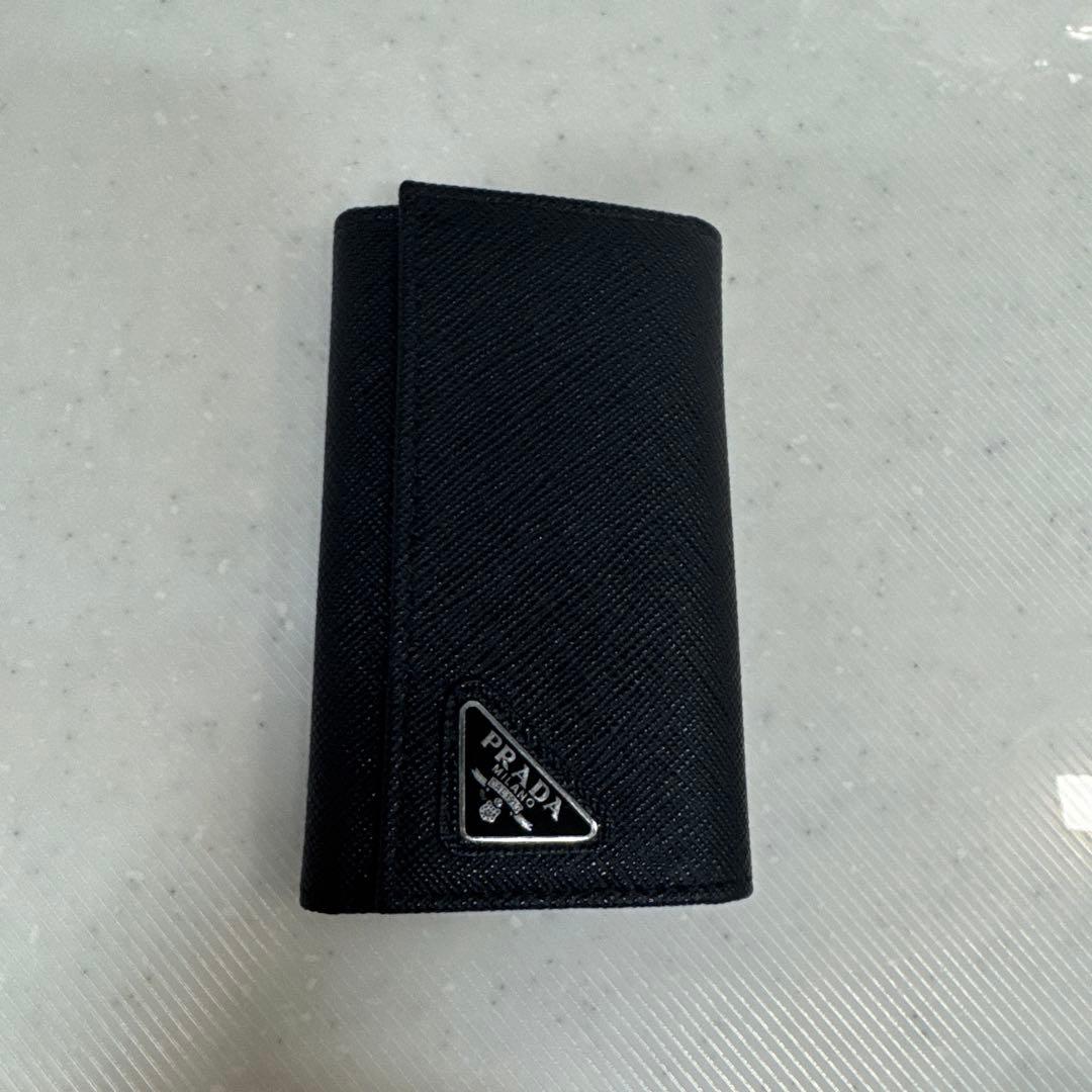 PRADA サフィアーノ　トライアングル　キーケース　ブラック　レザー