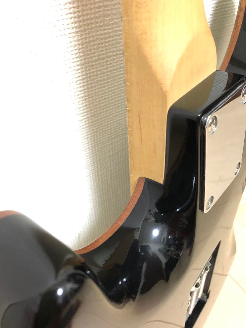 セルバ　SELVA エレキギター　軽量　超低弦高