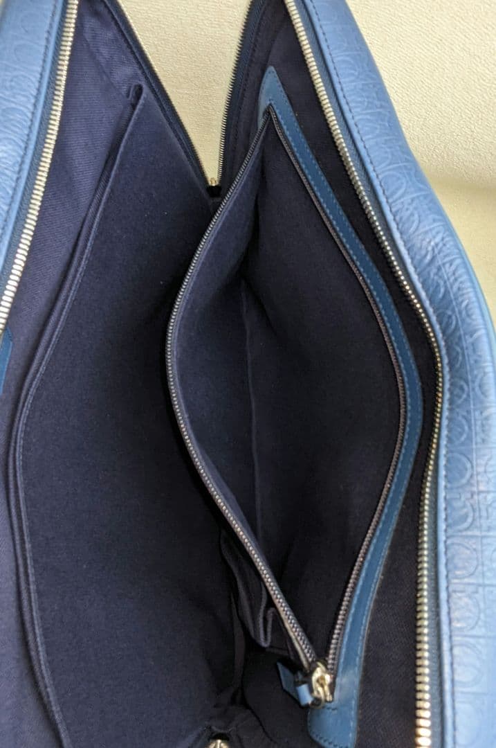 Ferragamo フェラガモ ガンチーニ ビジネスバッグ レザー 青