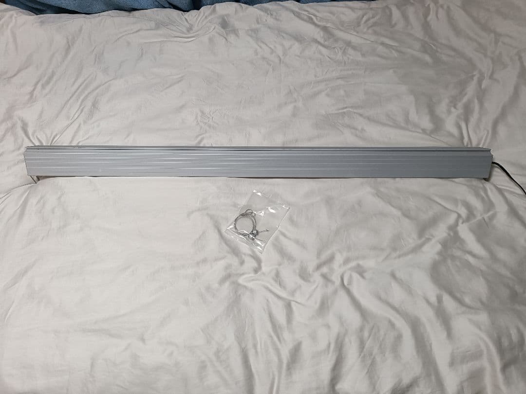 アクロ トライアングルLED VIVID120cm　吊り下げ式&スタンド付き ①