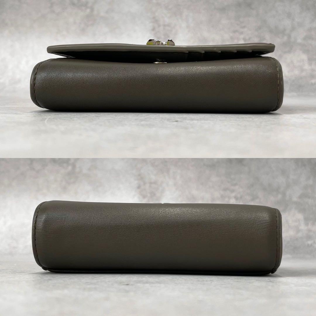 未使用級◎フルラ　ムーンコンパクトウォレット　二つ折り財布　アーチロゴ　現行ロゴ