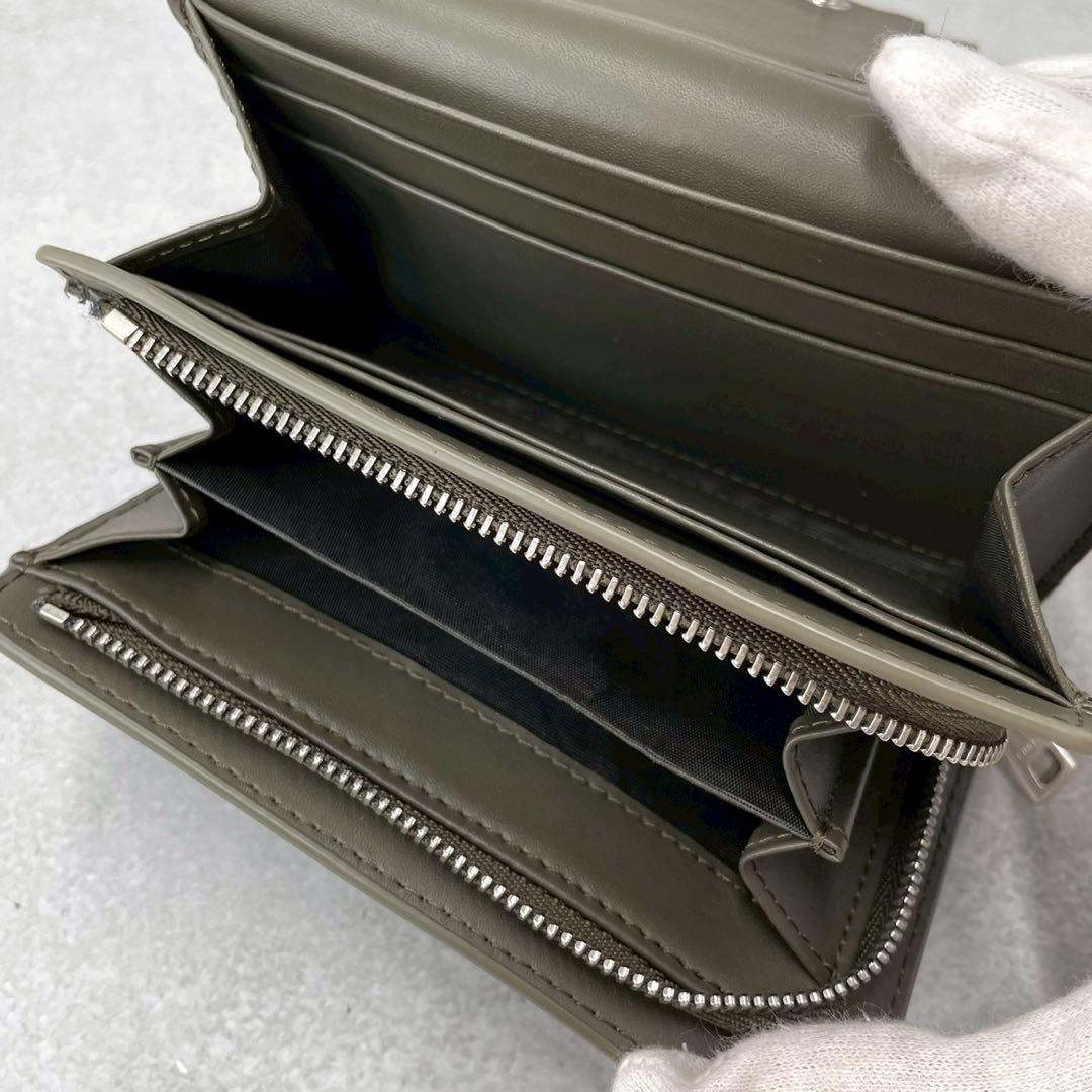 未使用級◎フルラ　ムーンコンパクトウォレット　二つ折り財布　アーチロゴ　現行ロゴ