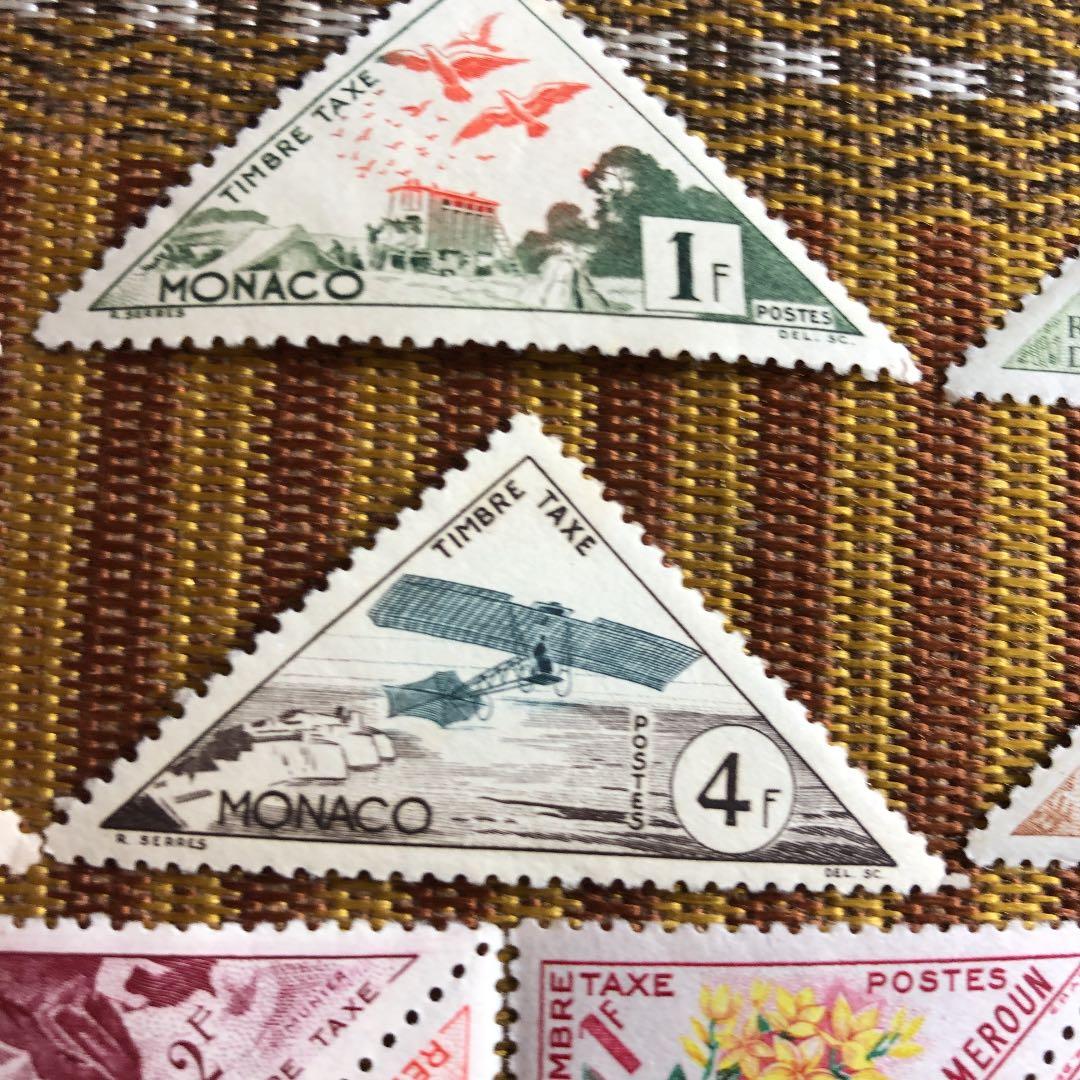 三角形切手を 一気に24種未使用です！世界各地から！レアな南マルク共和国切手も！