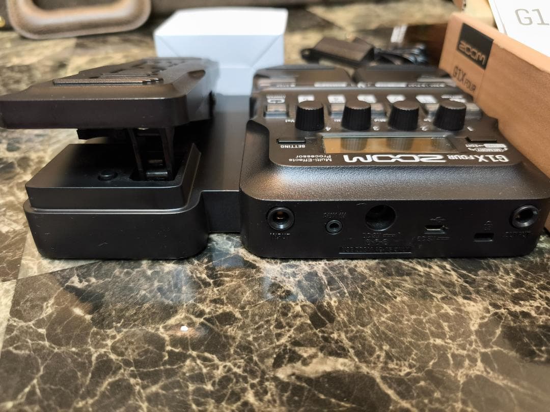 ☆彡ZOOM G1X FOUR マルチエフェクター　AD-16A/D付