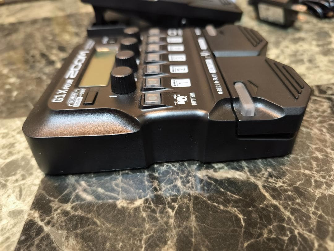 ☆彡ZOOM G1X FOUR マルチエフェクター　AD-16A/D付