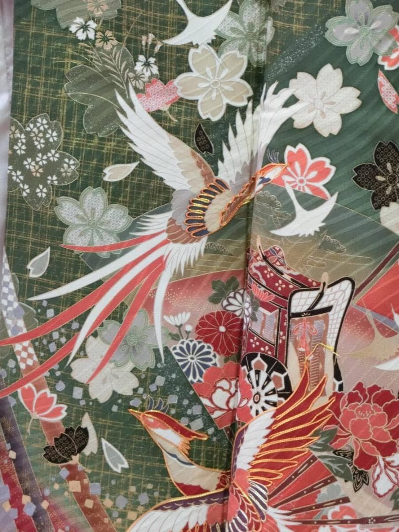 【y0625】Ｓお仕立上り正絹振袖サビ朱色モスグリーン地に花、御所車模様金糸刺繍