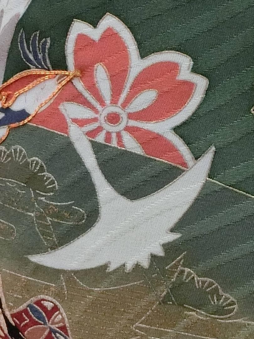 【y0625】Ｓお仕立上り正絹振袖サビ朱色モスグリーン地に花、御所車模様金糸刺繍