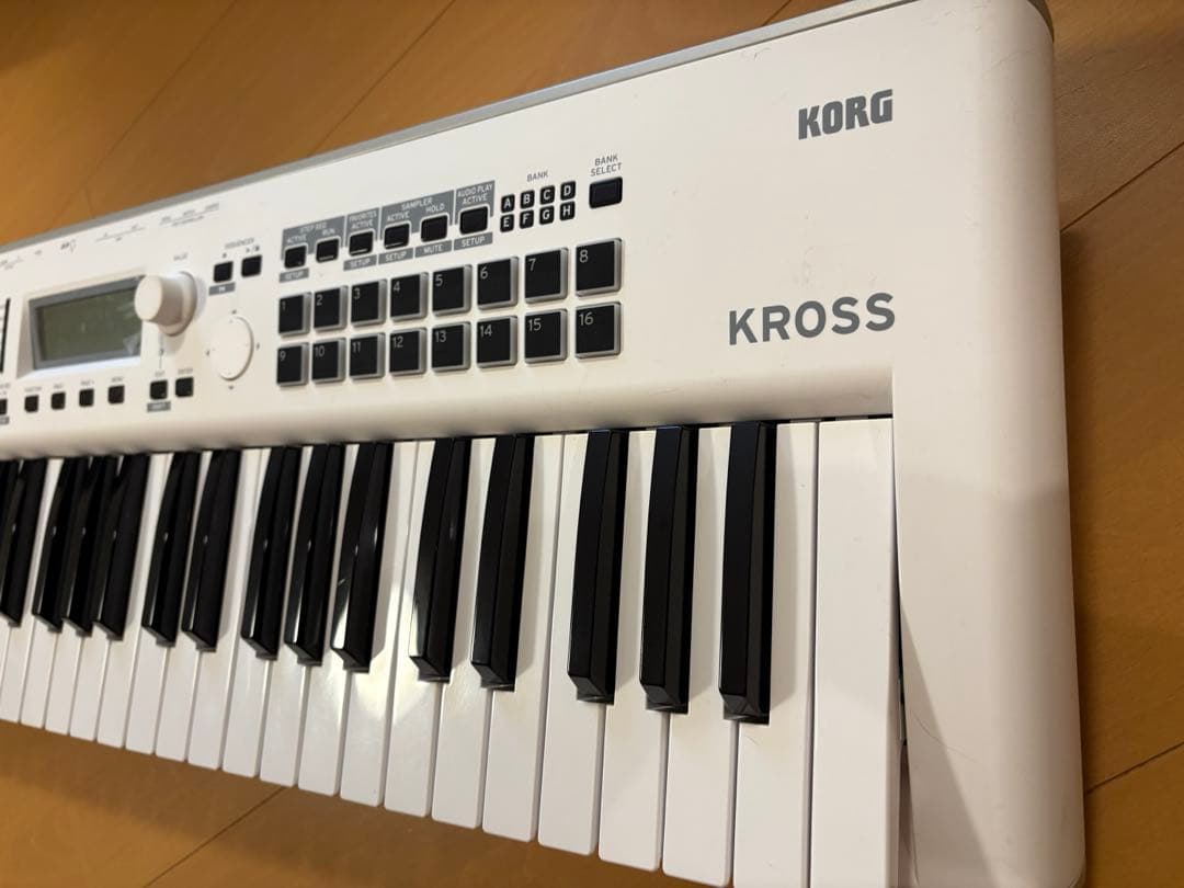 KORG KROSS2-61 限定ホワイト ケース付 美品