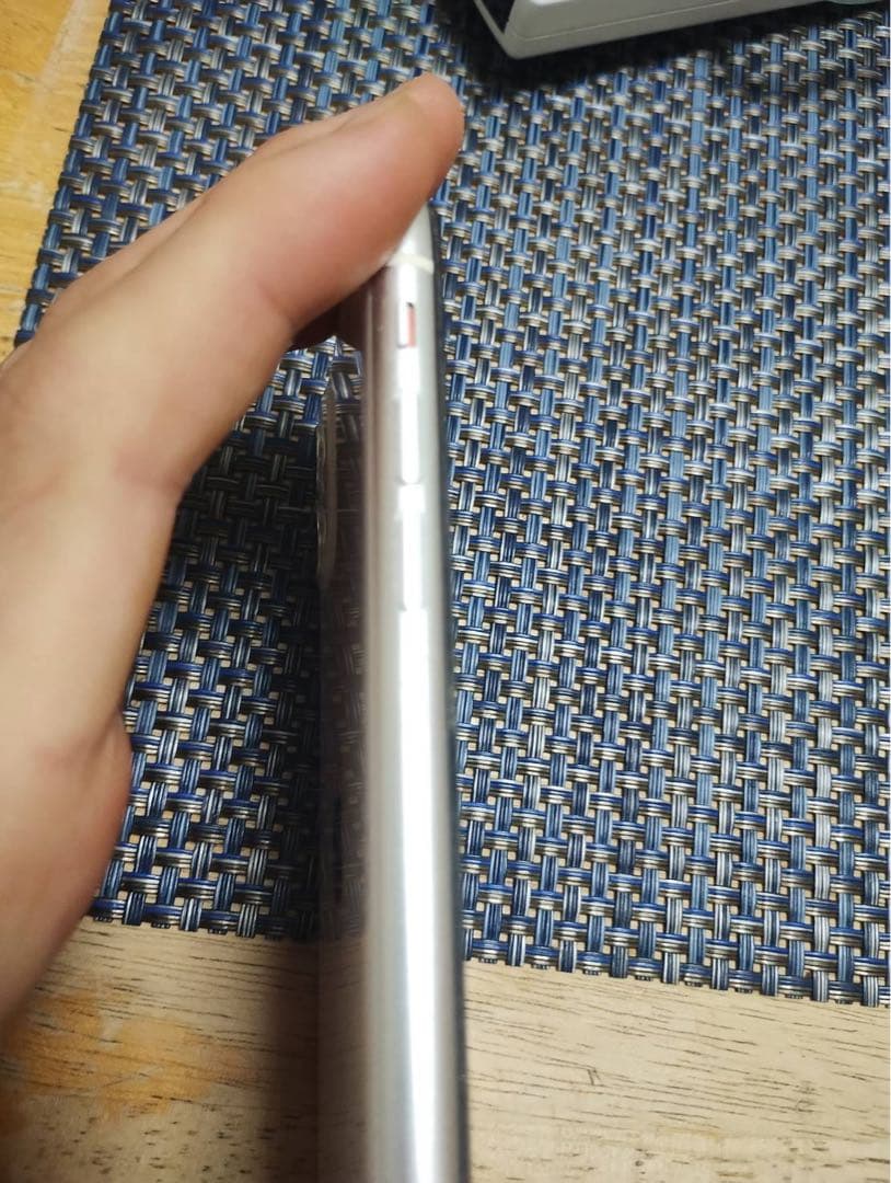 る*ー様 iPhone11 覗き見防止ヒィルム付きケース付き