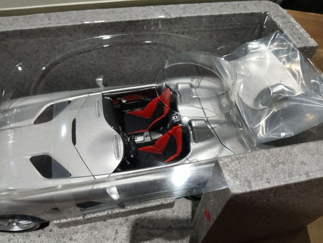 1/18 メルセデスベンツ　SLR　マクラーレン　スターリングモス　ミニカー