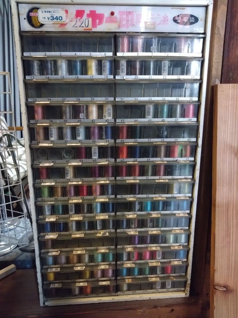 アンティーク※ミシン糸が入ってる引き出し