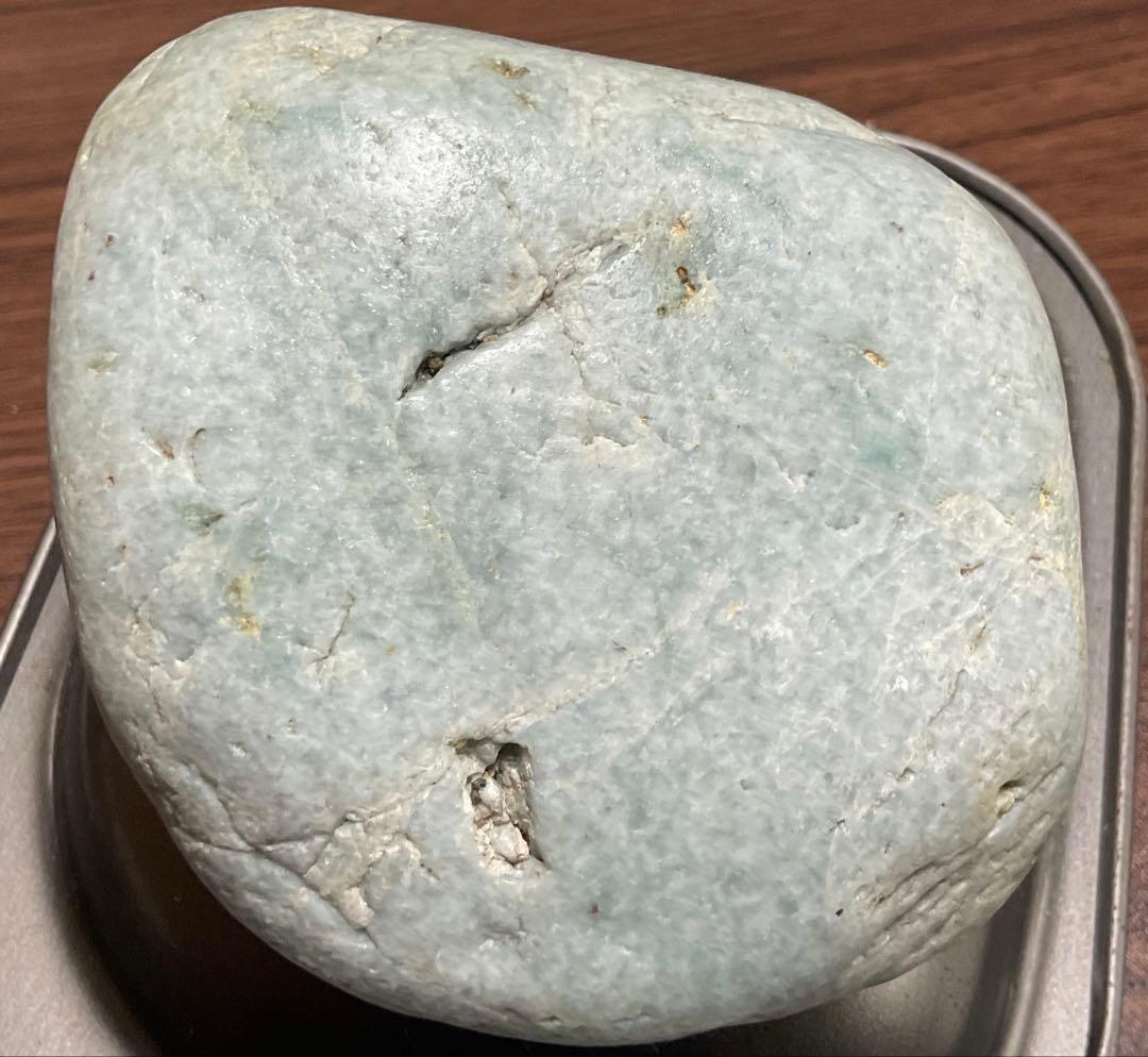 ［薄緑色　ずっしり］糸魚川翡翠海石742g ヒスイ　ひすい