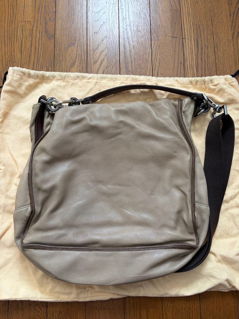ロエ　レザー ショルダーバッグ