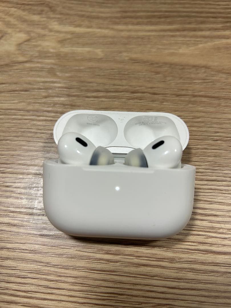 【専用】AirPods Pro2 本体　おまけ付き