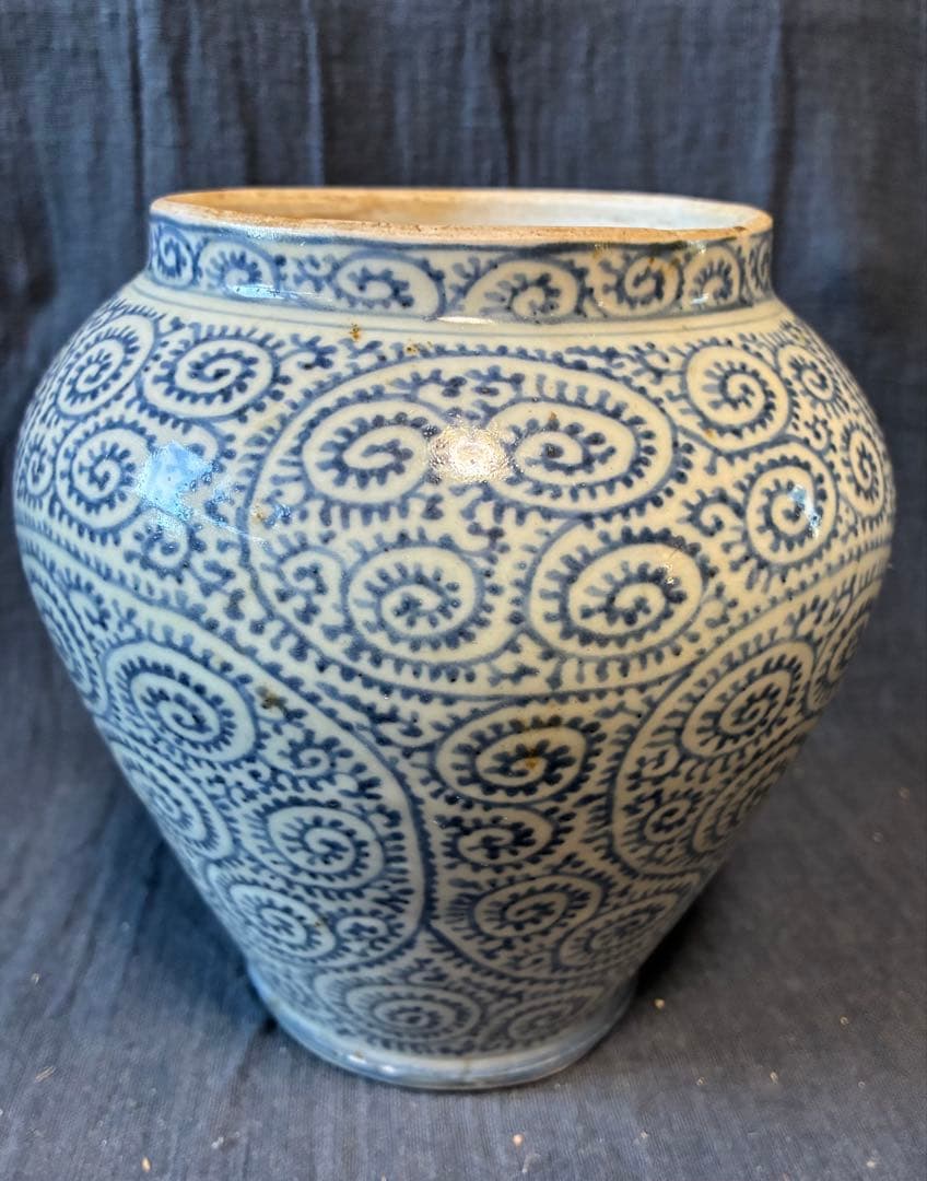 総蛸唐草沈香壺　江戸時代中期