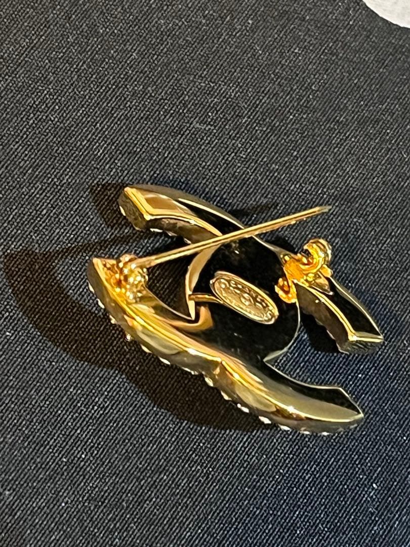 【極美品】シャネル　CC ターンロック ブローチ 刻印97P 新品同様