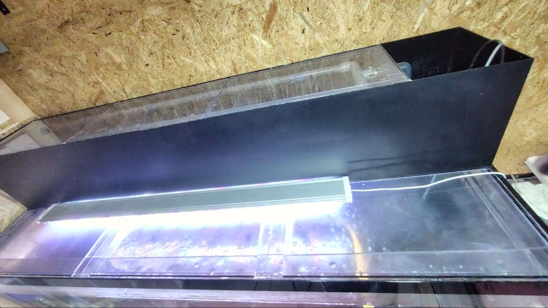 大型アクリル水槽　1800×600×600（h） 上部フィルター