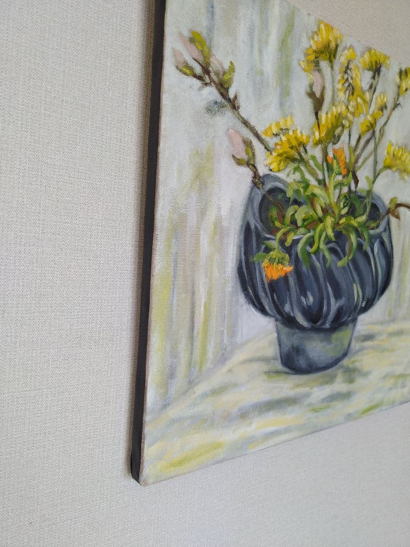 静物画 黒い花瓶 黄色の花