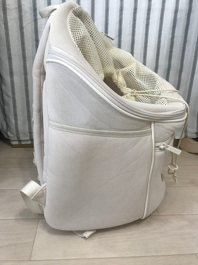 ホワイト メッシュ リュック型キャリーバッグmonchéri Mサイズ