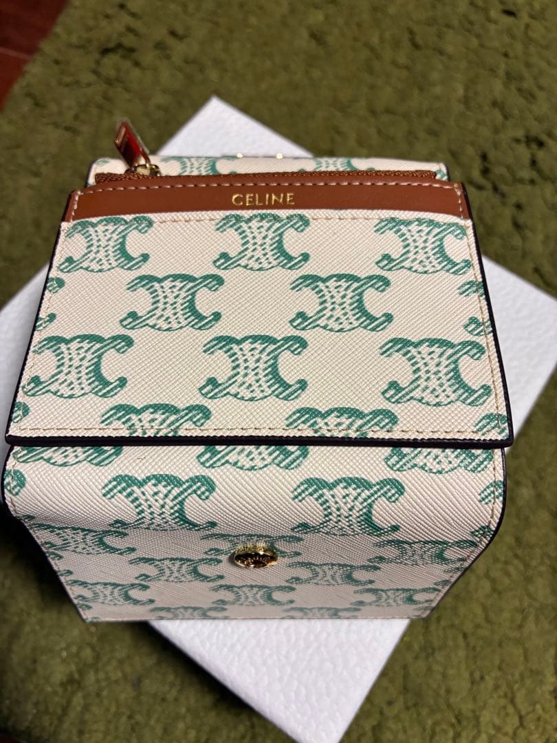 CELINE 入れ付きトリオンフミニ財布