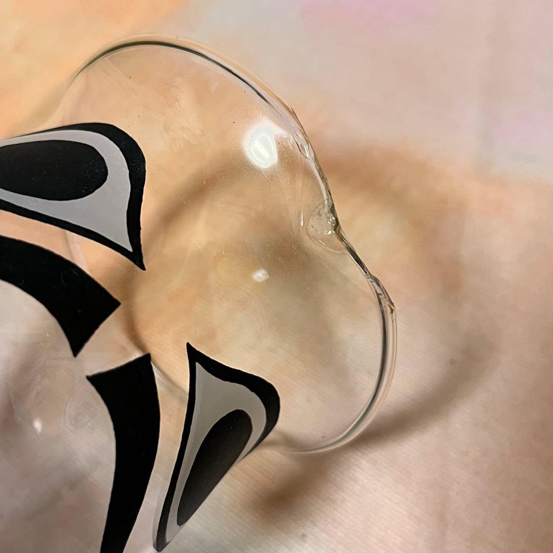 水差し男爵　岡本太郎