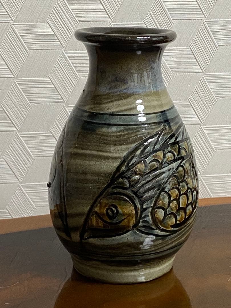人間国宝 金城次郎 壺屋焼 海老魚文花瓶　沖縄　琉球焼