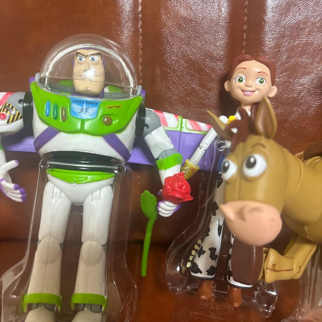 ディズニー　トイストーリー　ウッディ ジェシー　バズ　ブルズアイ フィギュア