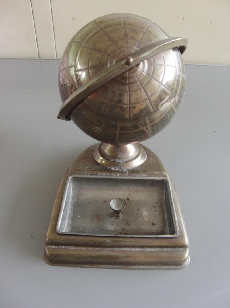 地球儀型卓上シガレットケース（灰皿付き）