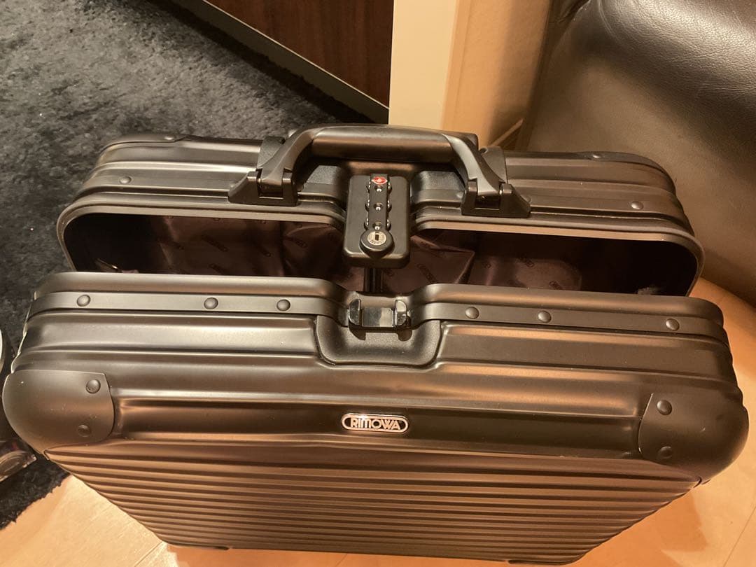 極美品　リモワ　rimowa トパーズ　ステルス　26L