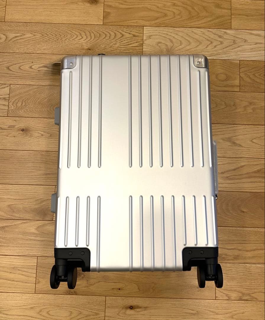 【新品・未使用品】innovator アルミスーツケース 限定色 36L