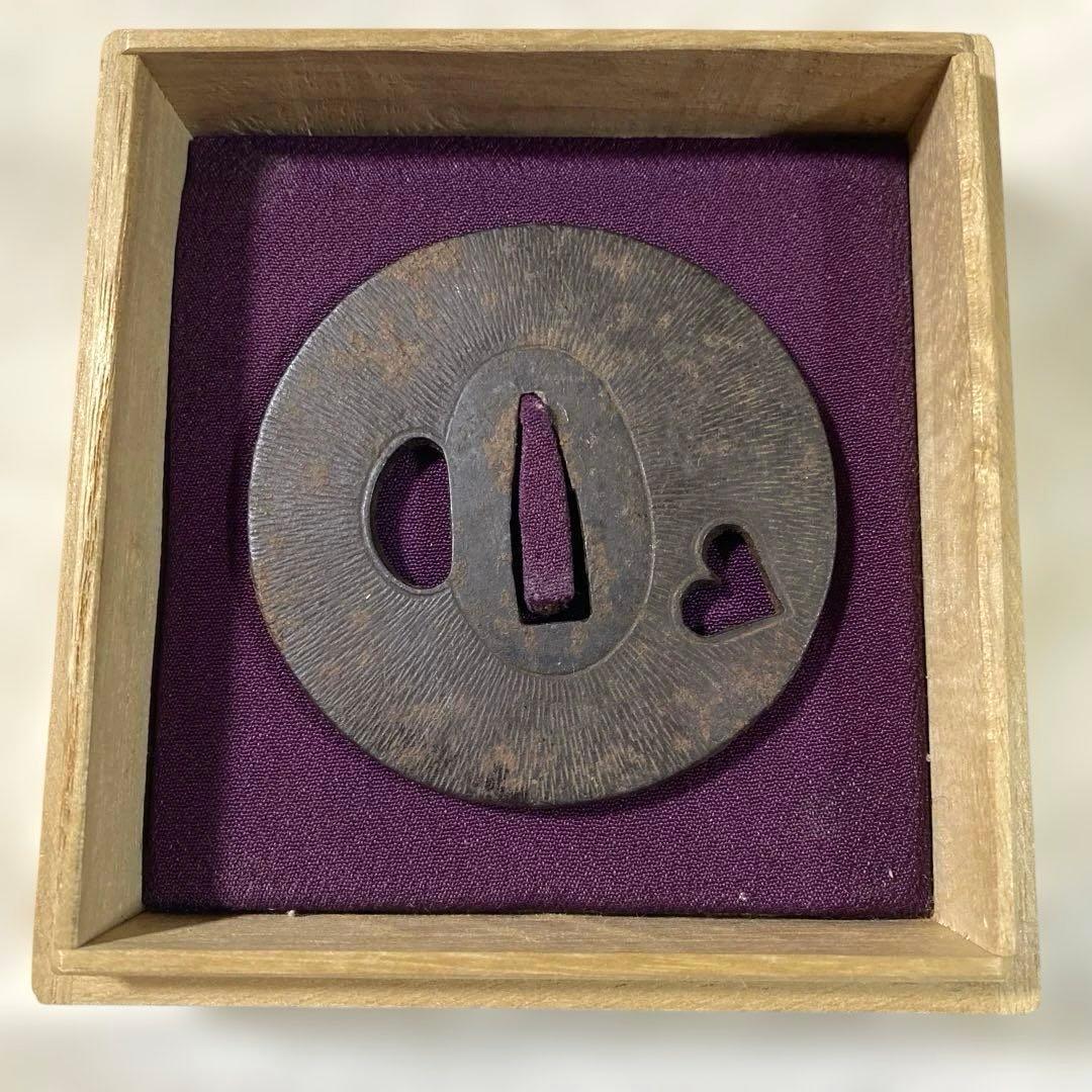 B-14 鍔　つば　武具　鉄製　刀装具　アンティーク　美術品　工芸品　木箱付き