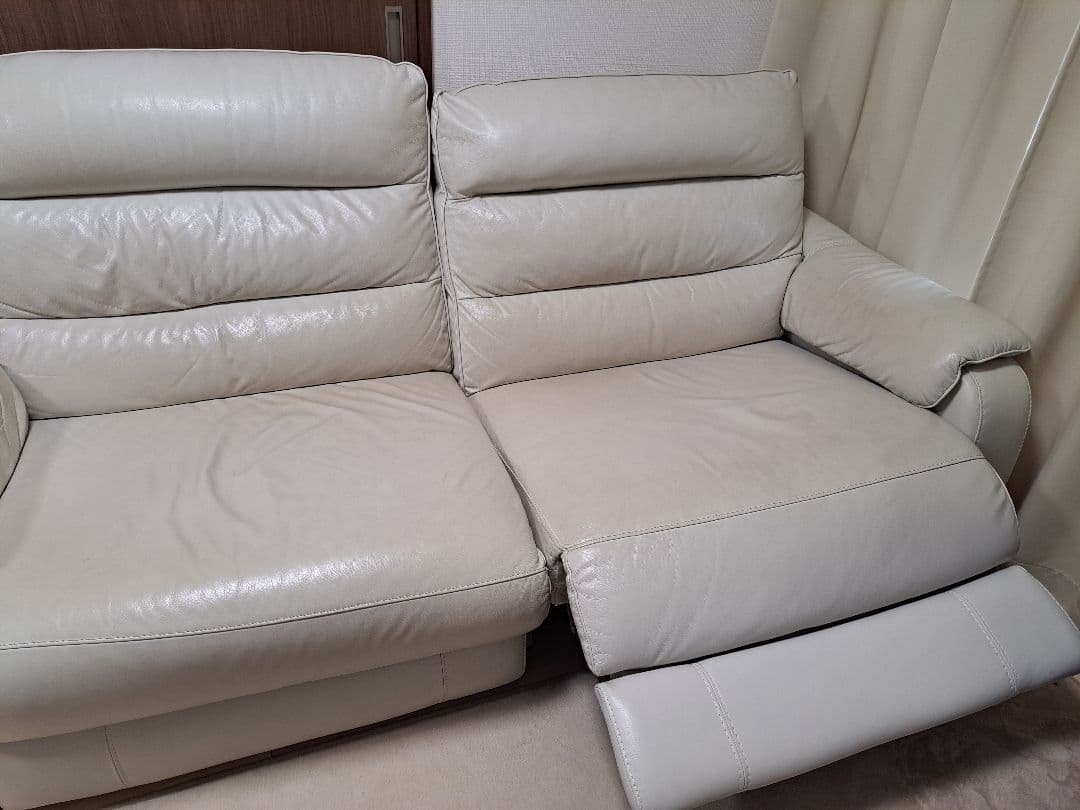 NITORI　電動リクライニング機能付き　クリーム色ソファ