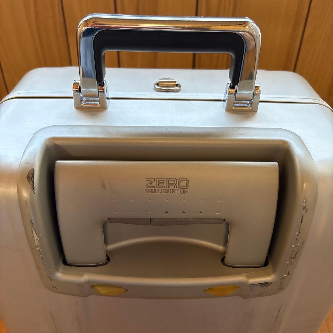 ゼロハリバートン スーツケース 小型・2輪