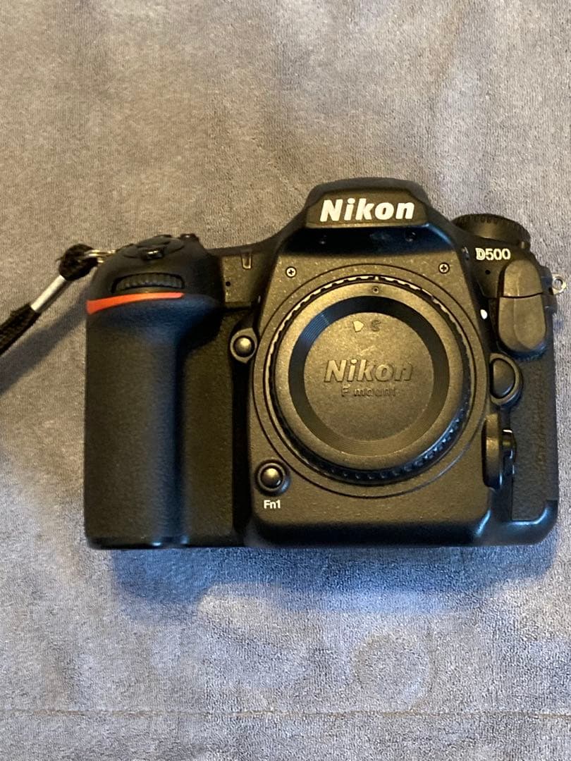 の*り様 名機Nikon D500 持ち手ラバー部艶引け有り 年始特価！