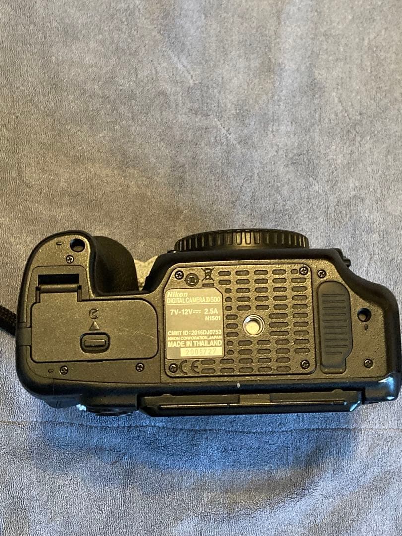 の*り様 名機Nikon D500 持ち手ラバー部艶引け有り 年始特価！