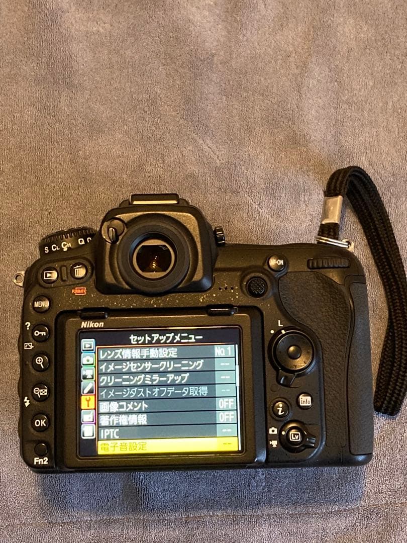 の*り様 名機Nikon D500 持ち手ラバー部艶引け有り 年始特価！