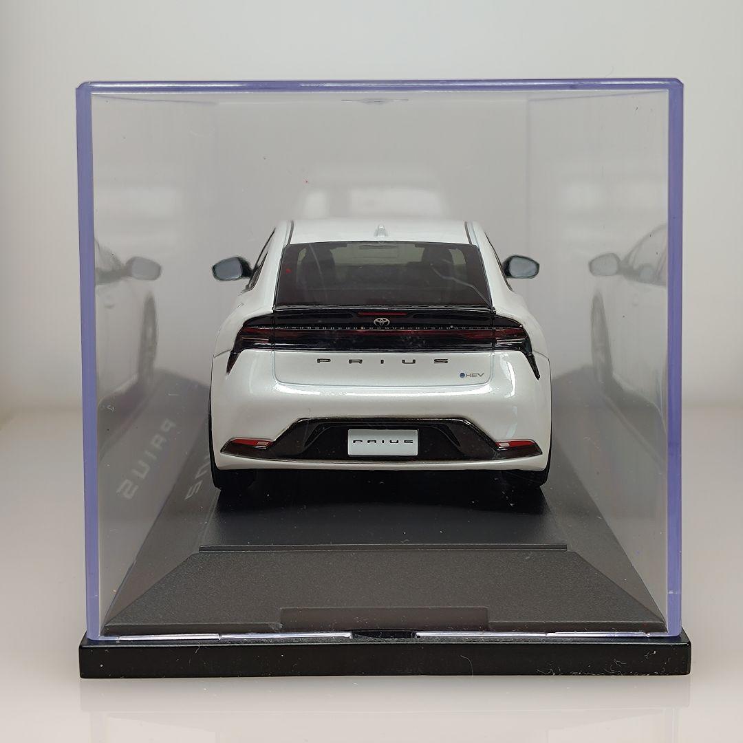 新型 トヨタ プリウス カラーサンプル プラチナホワイトパールマイカ 非売品