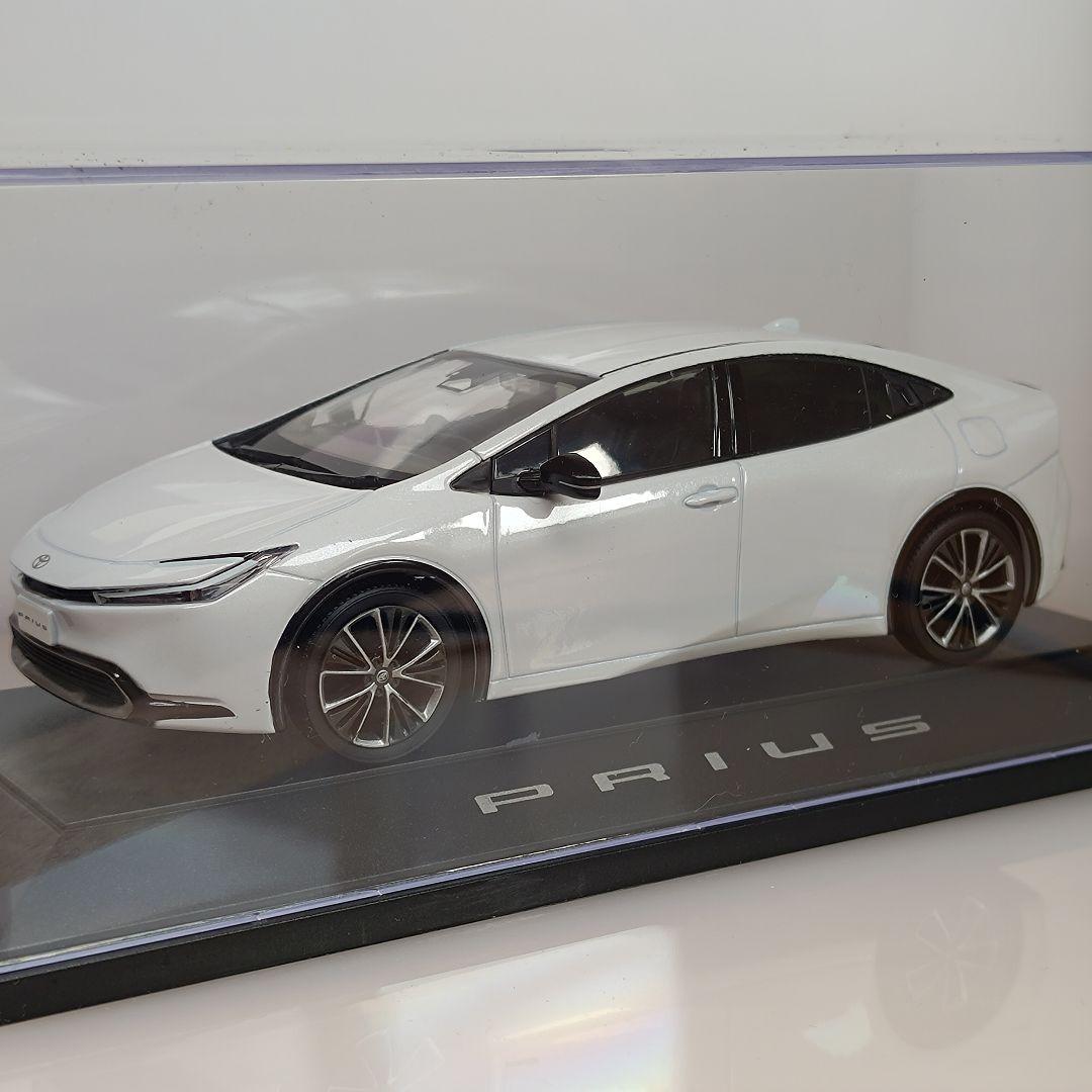新型 トヨタ プリウス カラーサンプル プラチナホワイトパールマイカ 非売品