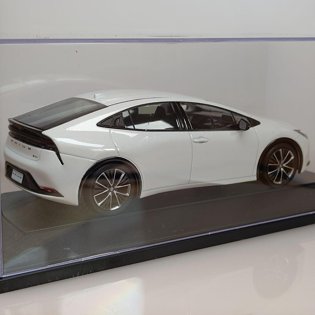 新型 トヨタ プリウス カラーサンプル プラチナホワイトパールマイカ 非売品