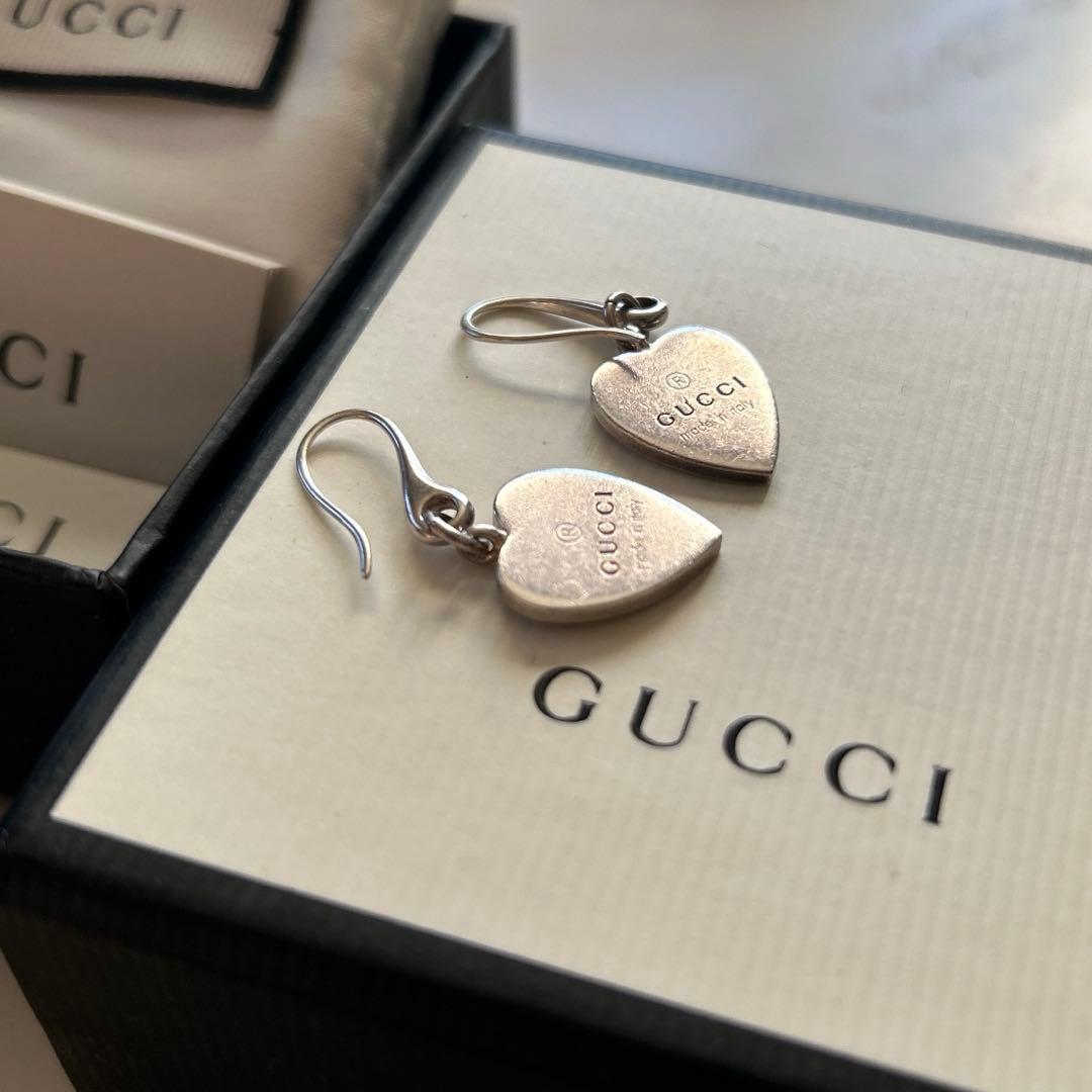 GUCCIハート型プレートフックピアス