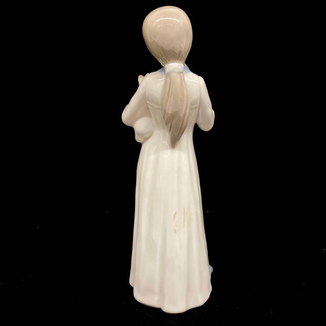 Roumano少女と猫の陶器置物⭐︎