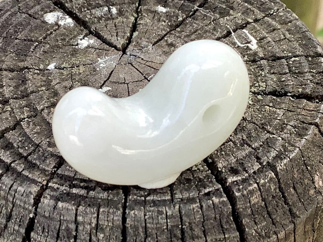 ✳60万円以上間違い無し‼️卸し糸魚川翡翠勾玉　お守り守護石に　鑑別書取得極上品‼️