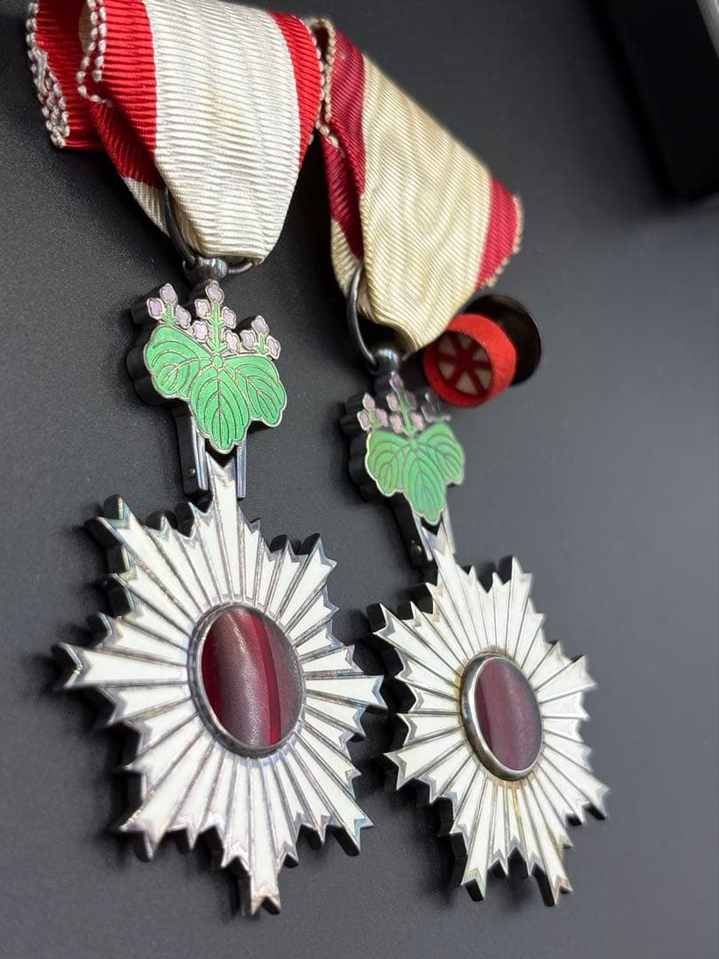 【お値下げ】勲六等単光旭日章 勲章 共箱