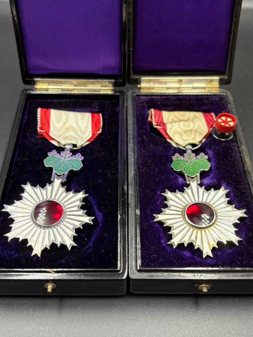 【お値下げ】勲六等単光旭日章 勲章 共箱