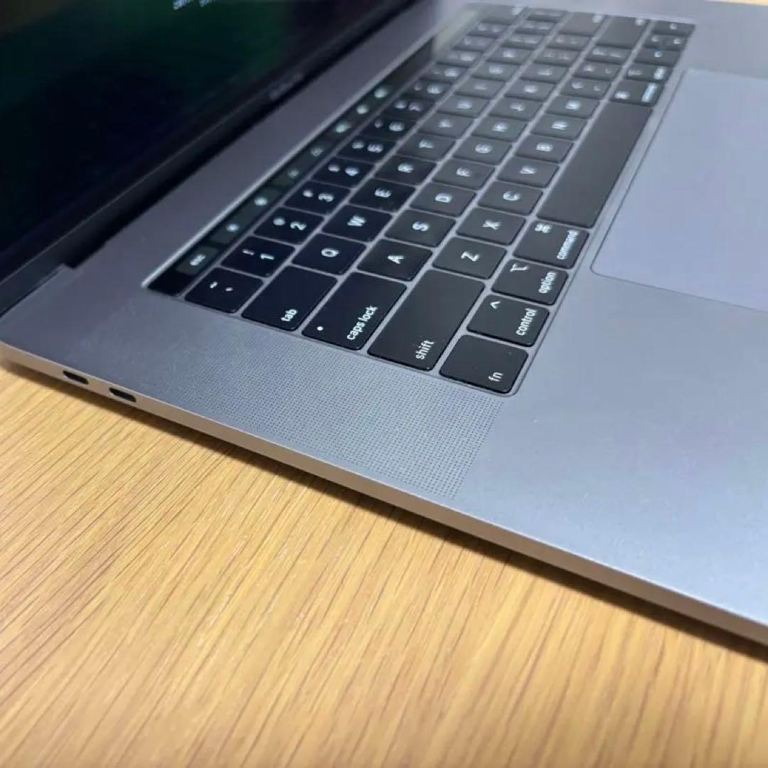 Apple MacBook Pro 15インチ 2018 USキーボード　箱付き