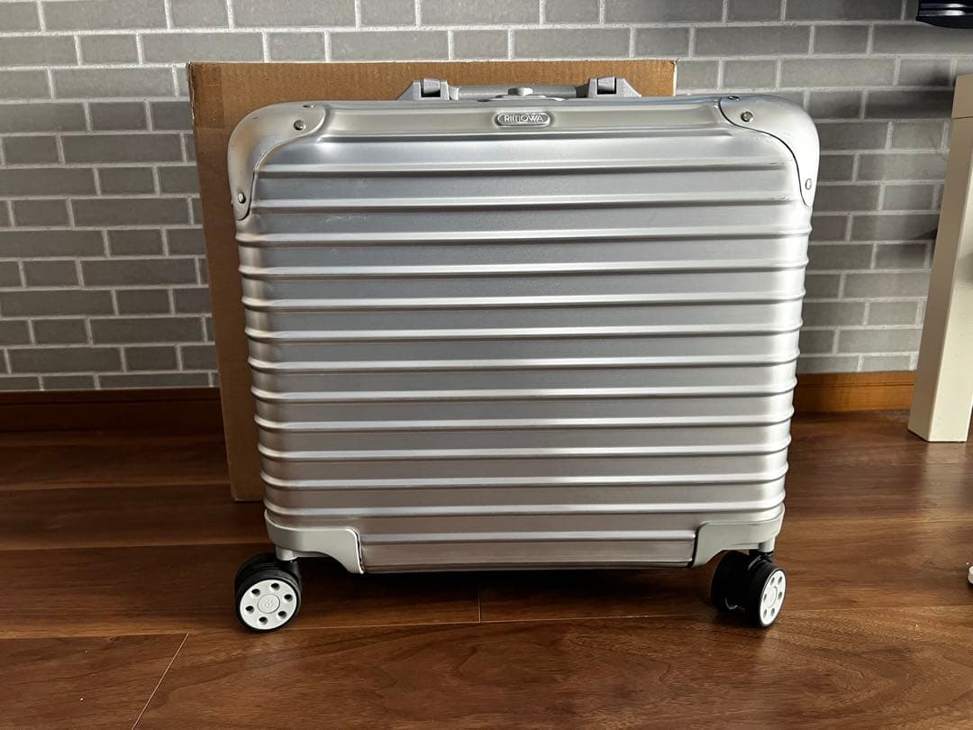 付属品完備　RIMOWAリモワ トパーズ(オリジナル) コンパクト シルバー