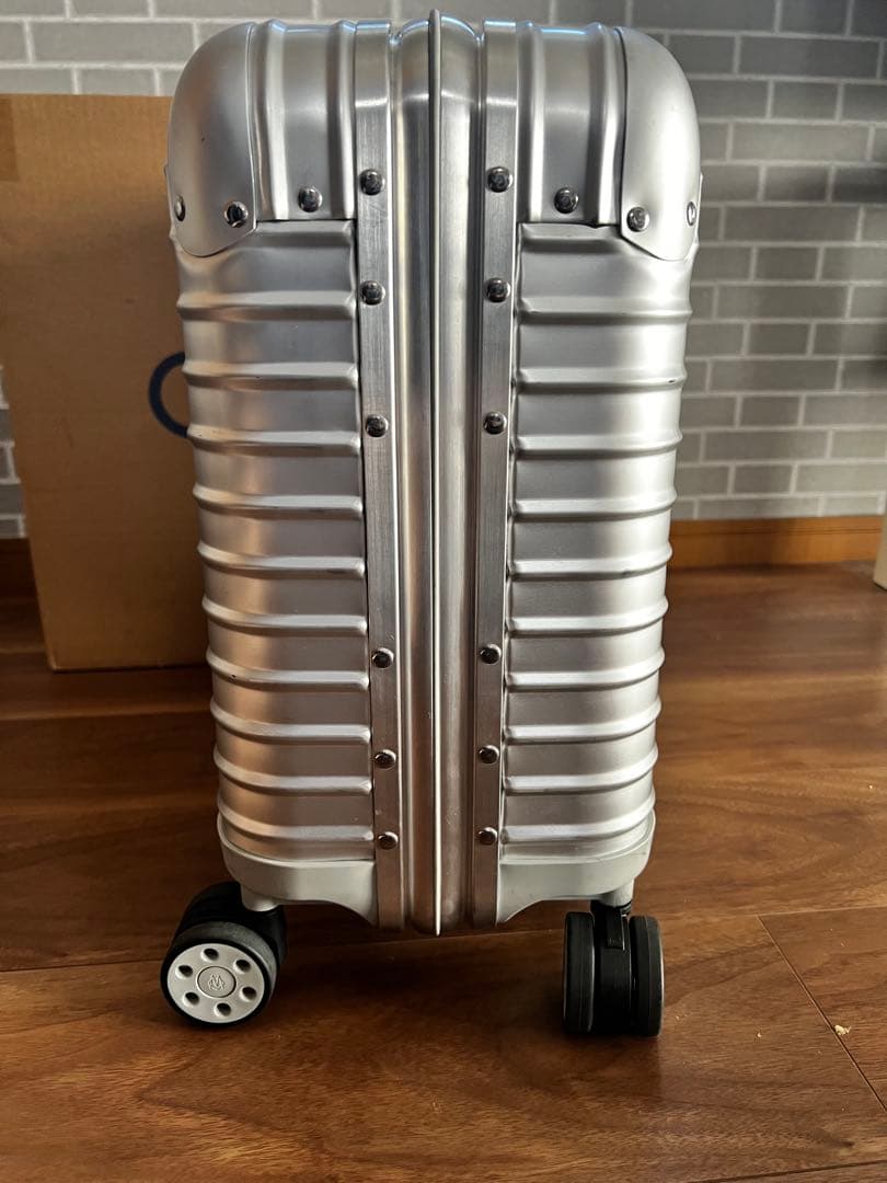 付属品完備　RIMOWAリモワ トパーズ(オリジナル) コンパクト シルバー