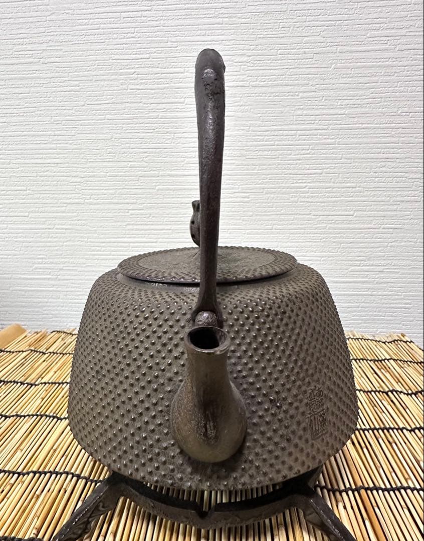 南部薫山工房　三代目薫山　佐々木 和夫造　１６型　九重アラレ　南部鉄瓶　売約済み
