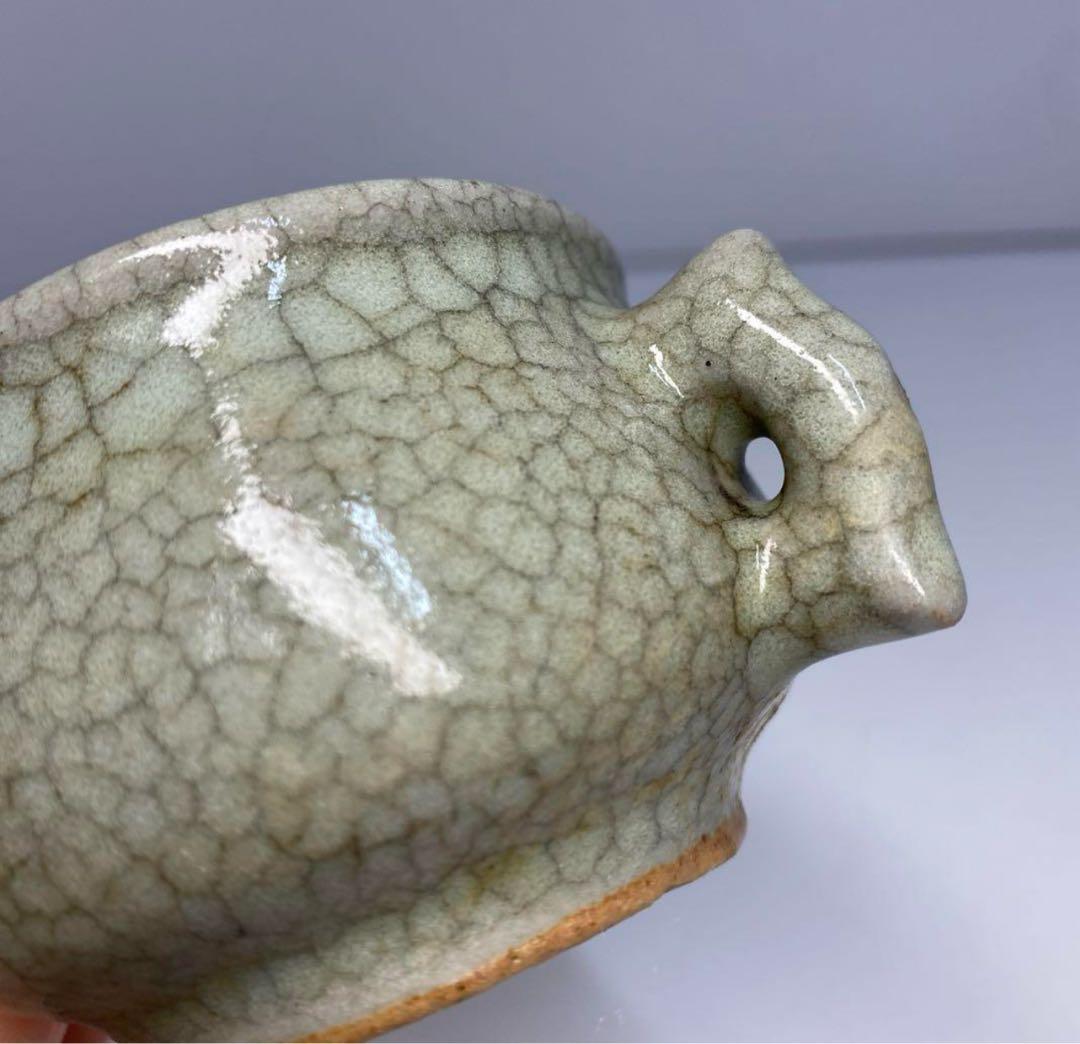 中国元時代　青磁耳付香炉　横幅約10㎝