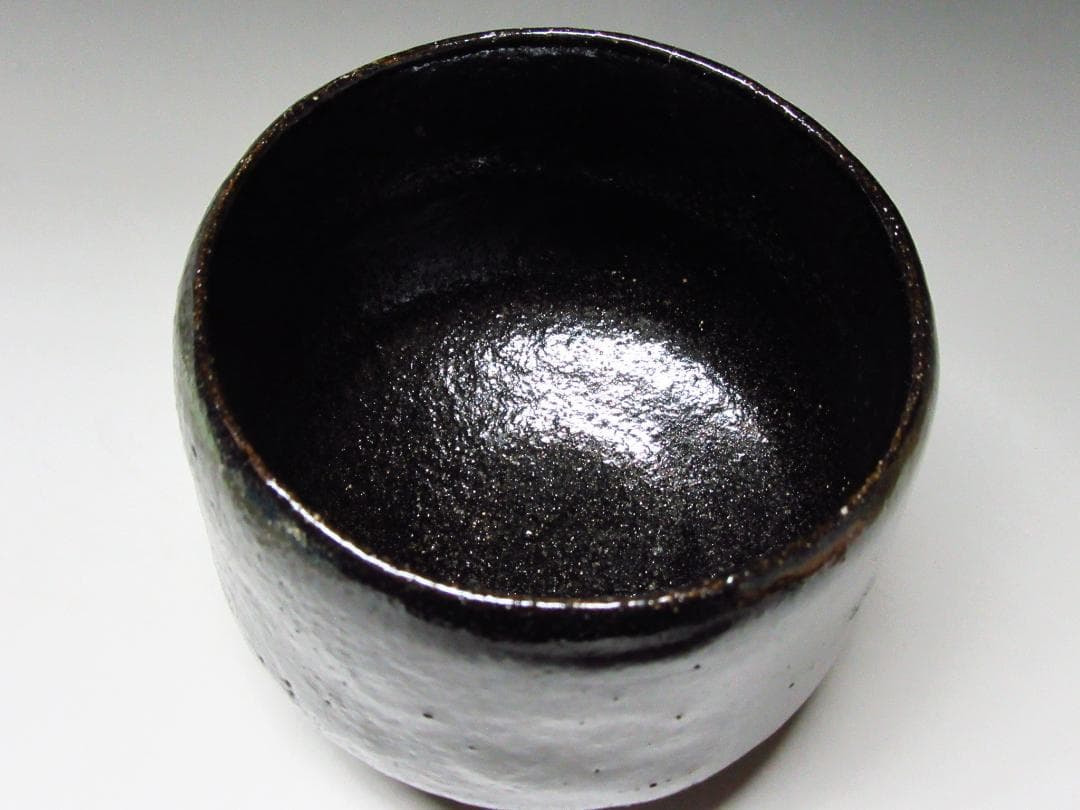 堀内宗完宗匠書付 吉村楽入作黒茶碗 共箱/共布 ニュ－あり　ZC-10
